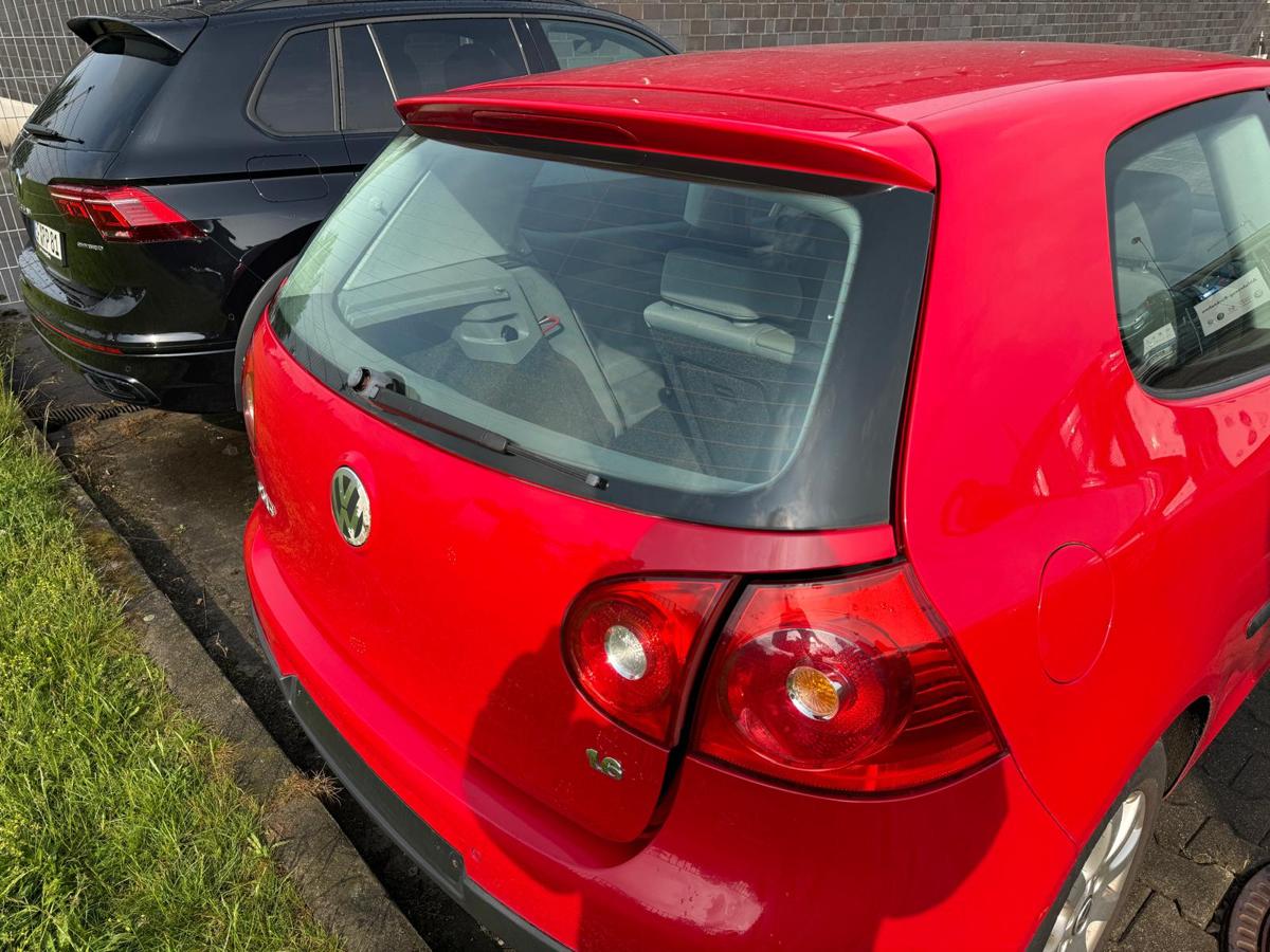VW Golf V original Heckklappe mit Scheibe LY3D Tornadorot Fließheck BJ04